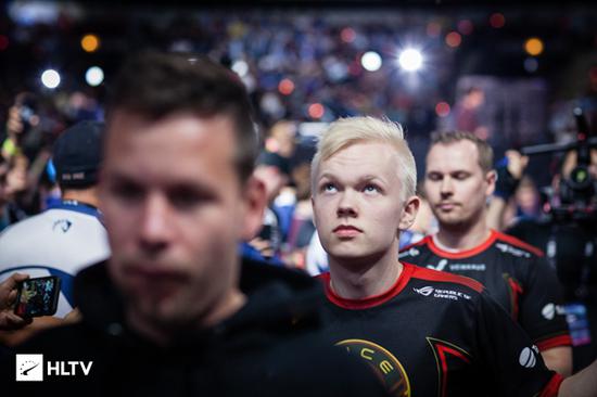 NOVA战队勇夺2025无畏契约改变者赛CN赛区资格赛第二阶段冠军